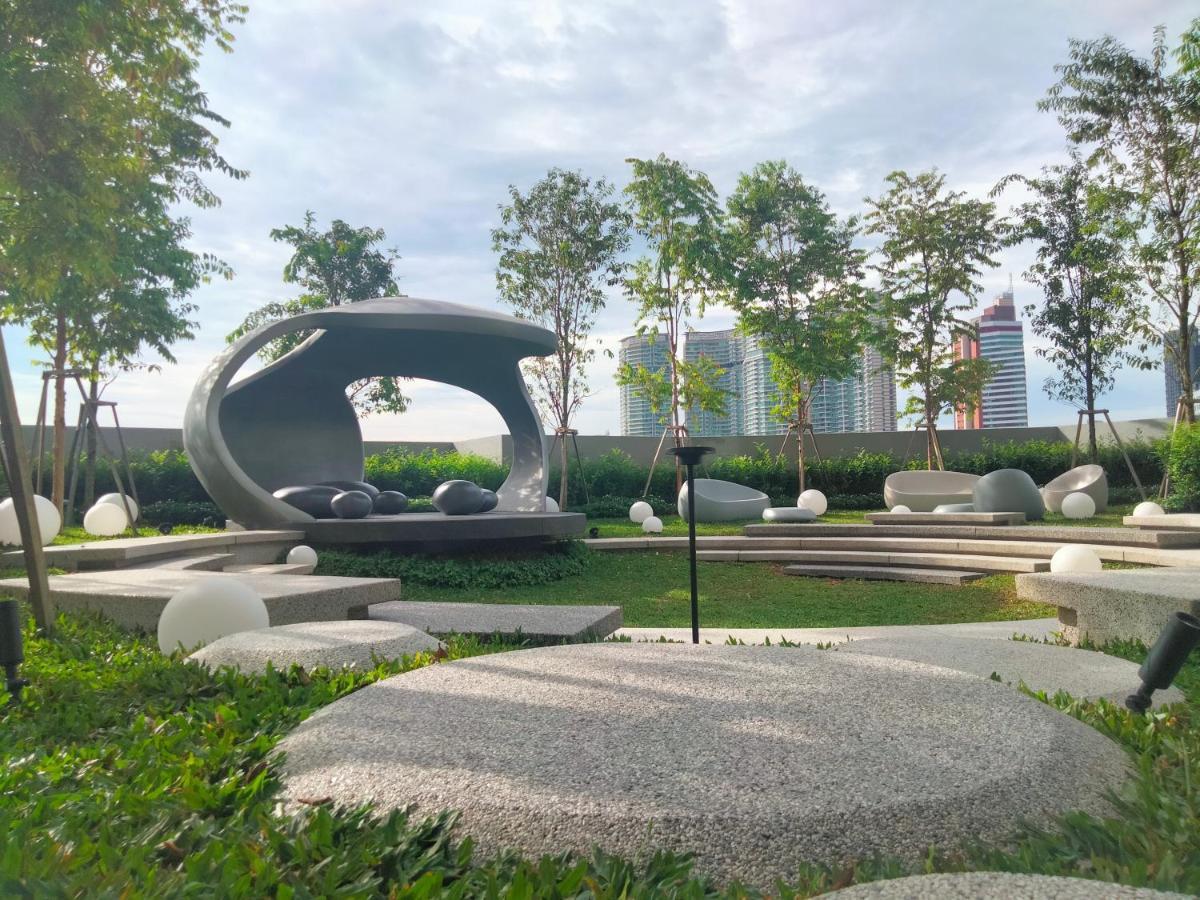 Scarletz Suites Klcc I Homebrickz Kuala Lumpur Exterior foto